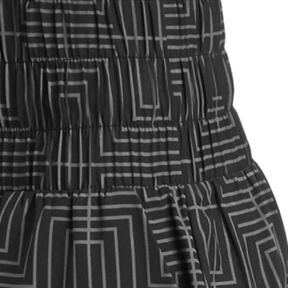 Geometric Black Cropped Pants - Picture 2 of 4